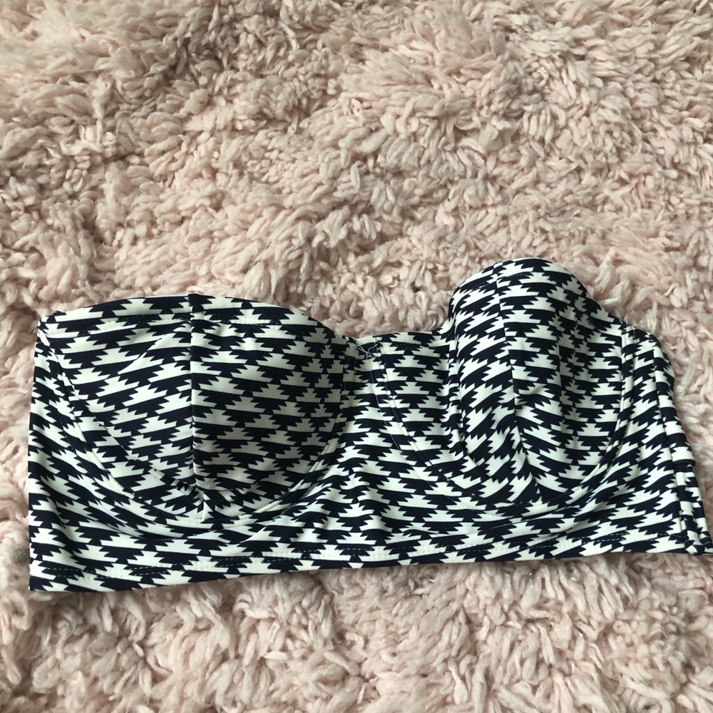 Xhilaration large swim top